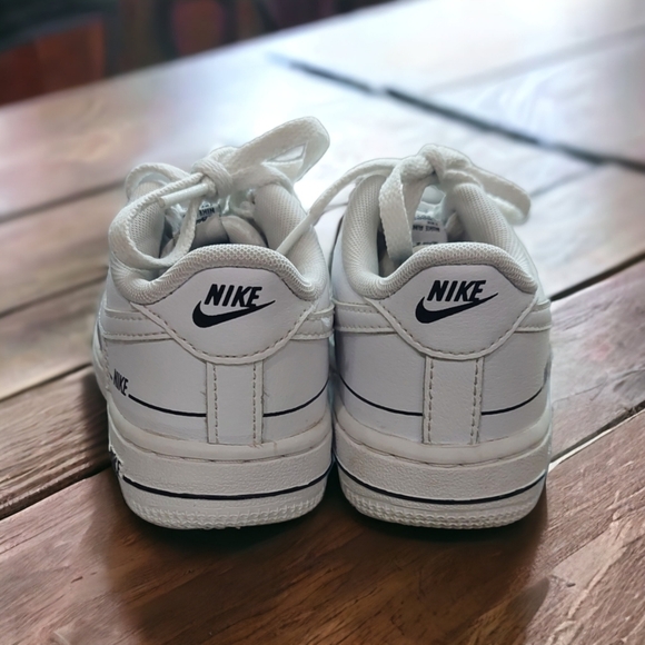 Nike Air Force 1 Leather White Sneakers Youth Size 9 Unisex - Picture 2 of 15